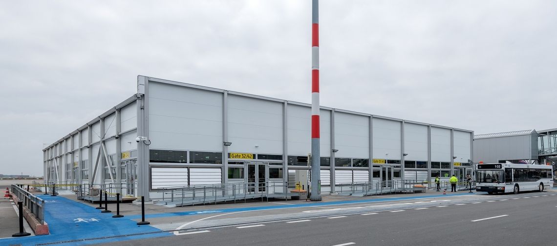 Bild zu Flughafen Berlin–Schönefeld: Drei Wochen Bauzeit für neuen Terminal