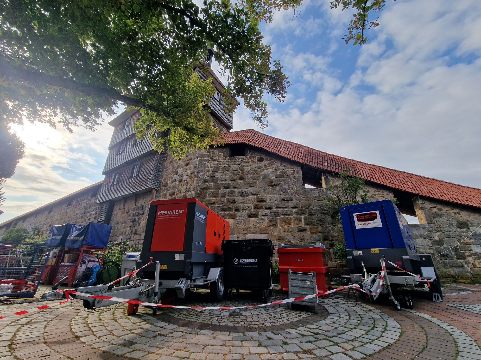 Bild zu MEEVI-rent stattete Open Air auf Burg Esslingen aus