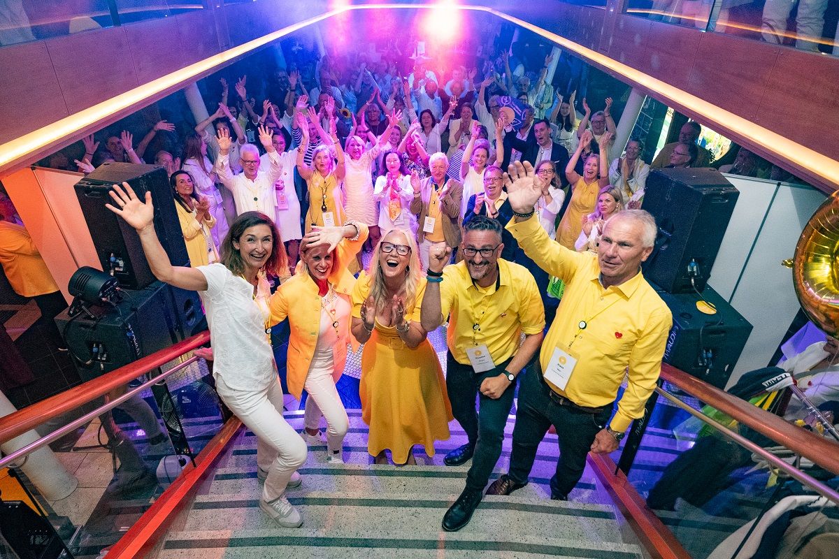 Bild zu Fulminantes Doppel-Jubiläum auf dem Starnberger See: 25 Jahre ILLERHAUS Marketing & 20 Jahre MICE Branchentreff