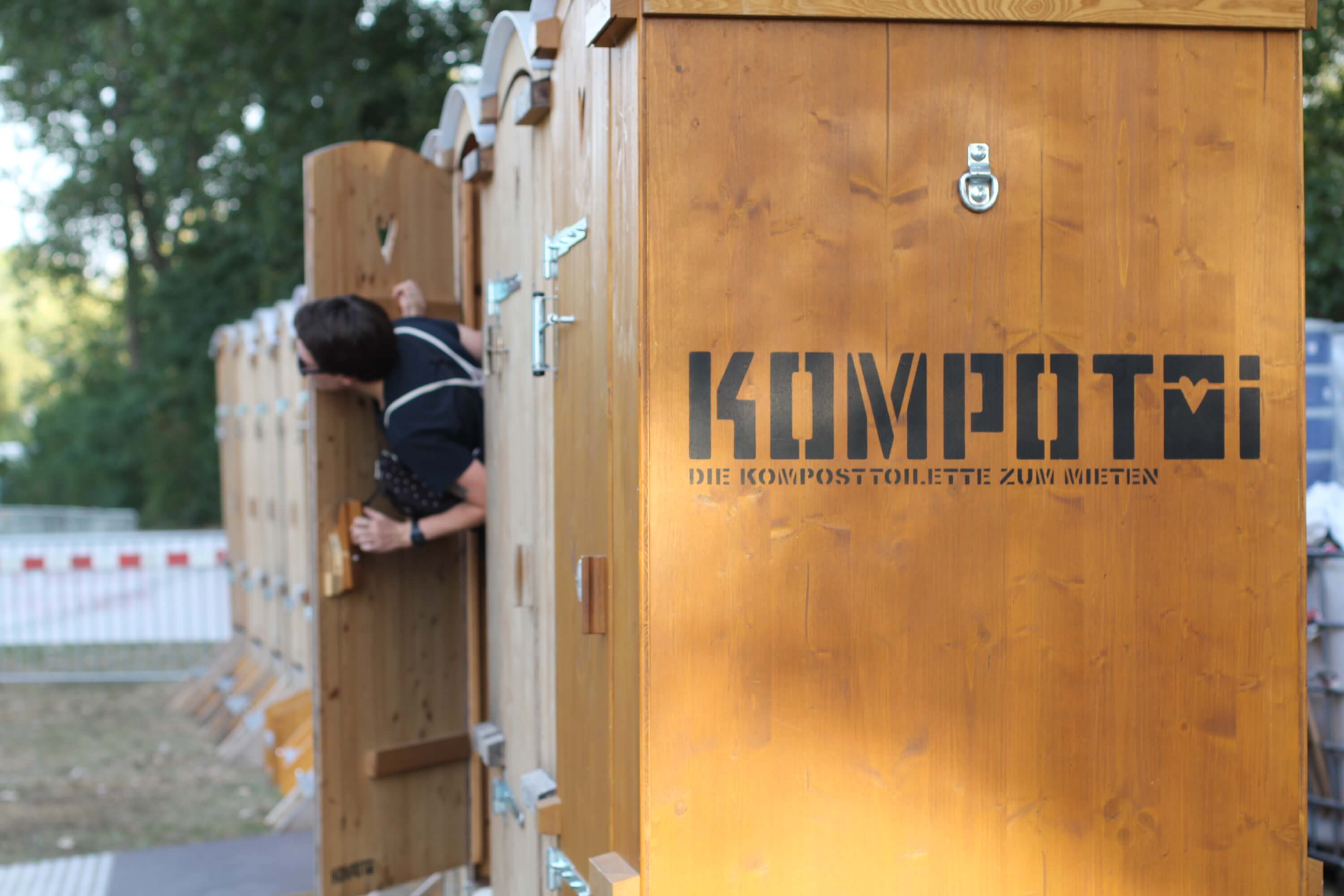 Bild zu Klimacamp München setzt  ökologische Toiletten ein
