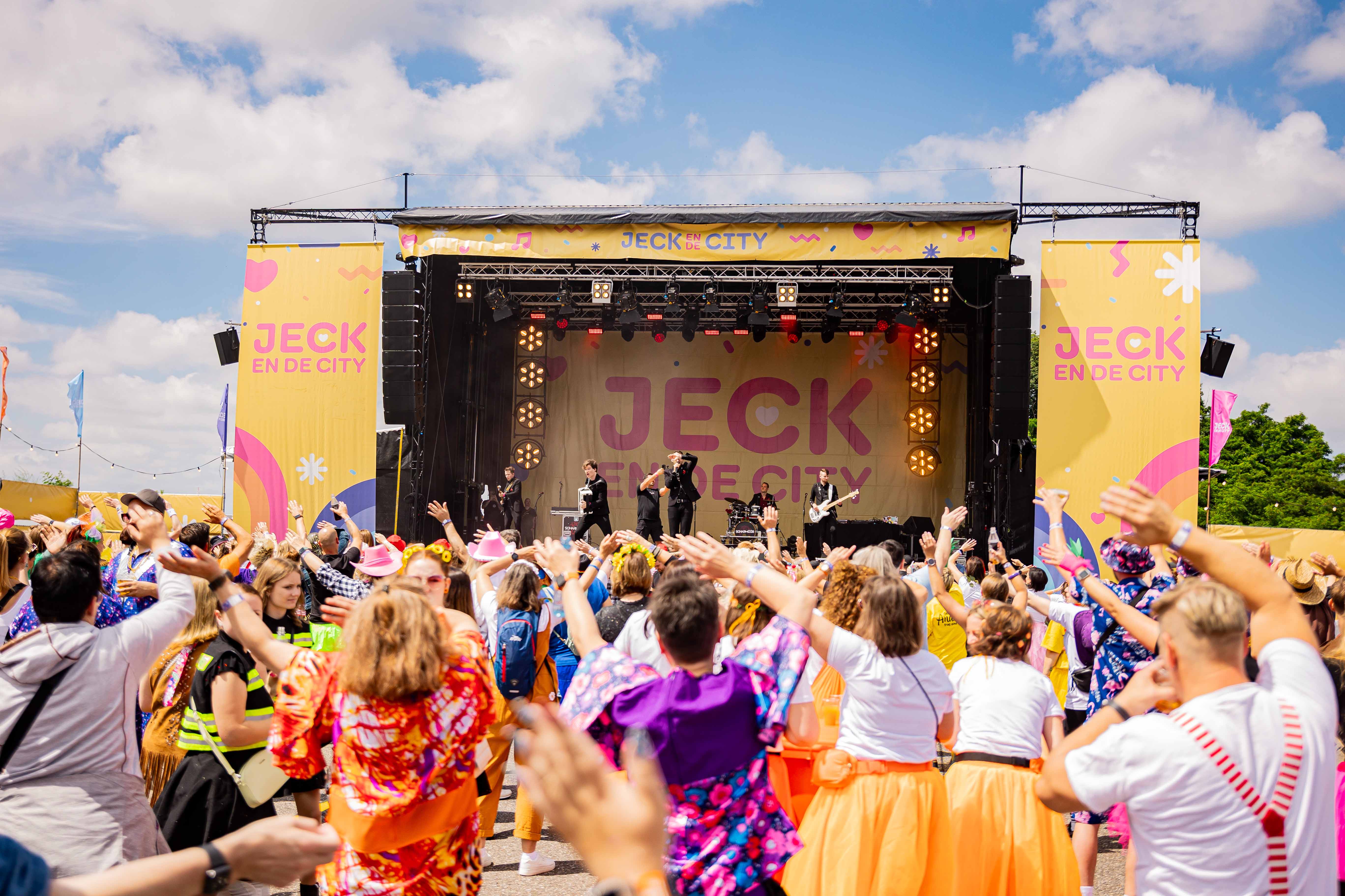 Bild zu Karneval & Sommer Laune pur: JECK EN DE CITY feiert zweite erfolgreiche Ausgabe