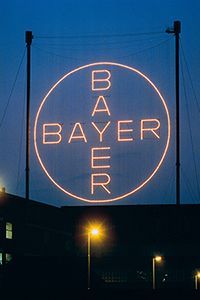 Bild zu VOK DAMS feiert mit Bayer 150-jähriges Jubiläum