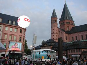 Bild zu Leuchtballon für den Wahlkampf der CDU