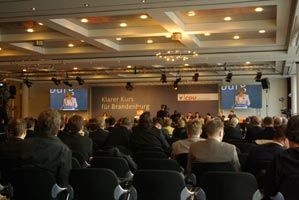 Bild zu AVMS setzte CDU-Landesparteitag Brandenburg visuell in Szene