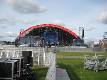 Bild zu Coldplay Viva la Vida auf Tour mit Barrikaden von eps