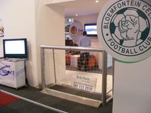 Bild zu Kick-Point präsentiert das elektronische Fußballtor aus der größten Fußball-Fachmesse in Südafrika
