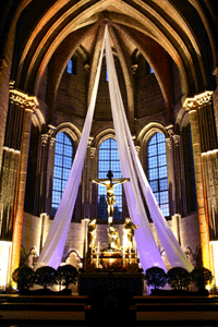 Bild zu Religion im Rampenlicht: Lichtinstallation im Bamberger Dom mit Major Mini-MultiPAR realisiert