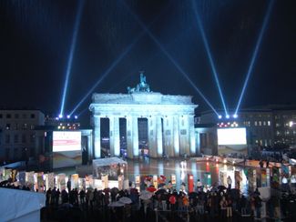 Bild zu 20 Jahre Mauerfall: ´Fest der Freiheit` mit Helicon-Media