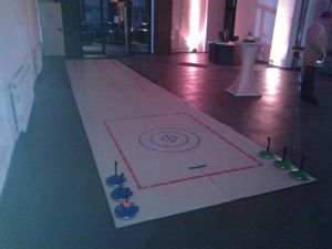 Bild zu Winter-Event: Eisstockschießen - Fun-Curling - Snowboard-Simulator mieten