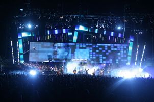 Bild zu Martin LED Panels und MACs für die Hillsong Conference 2007