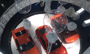 Bild zu Transparente Ballone im BMW Museum