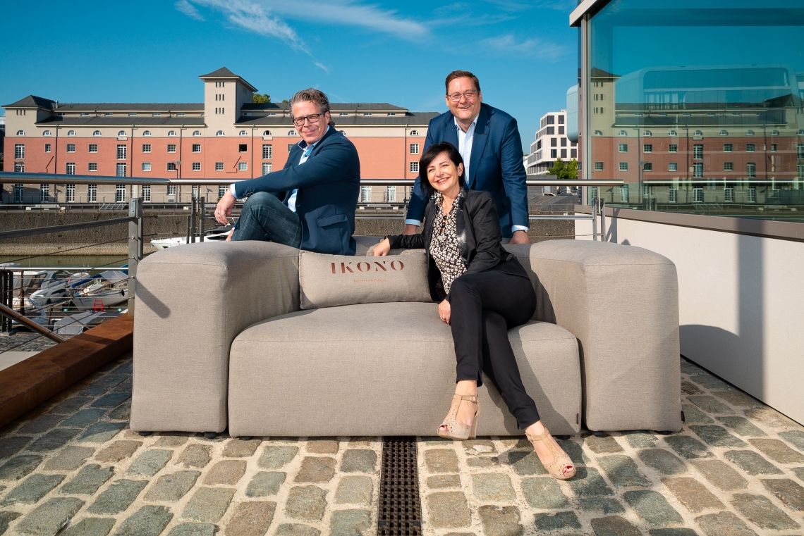 Bild zu Neuer Partner für IKONO Möbelmanufaktur: IKONO Rent bietet exklusive Event-Möbel an