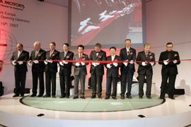 Bild zu Von Korea nach Frankfurt - Kia Motors eröffnet neue Europazentrale