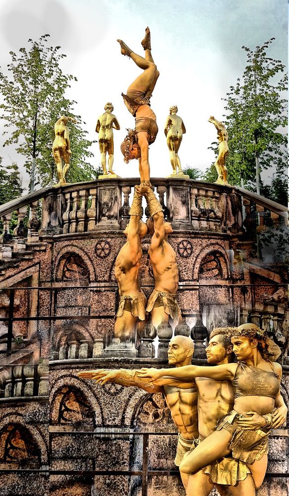 Bild zu Eyecatcher und Akrobatikperformer für Openairs und Festivals - Die goldenen Statuen von LaMetta