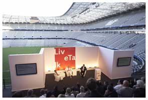 Bild zu Erfolgreicher Uniplan LiveTalk in der Allianz Arena in München