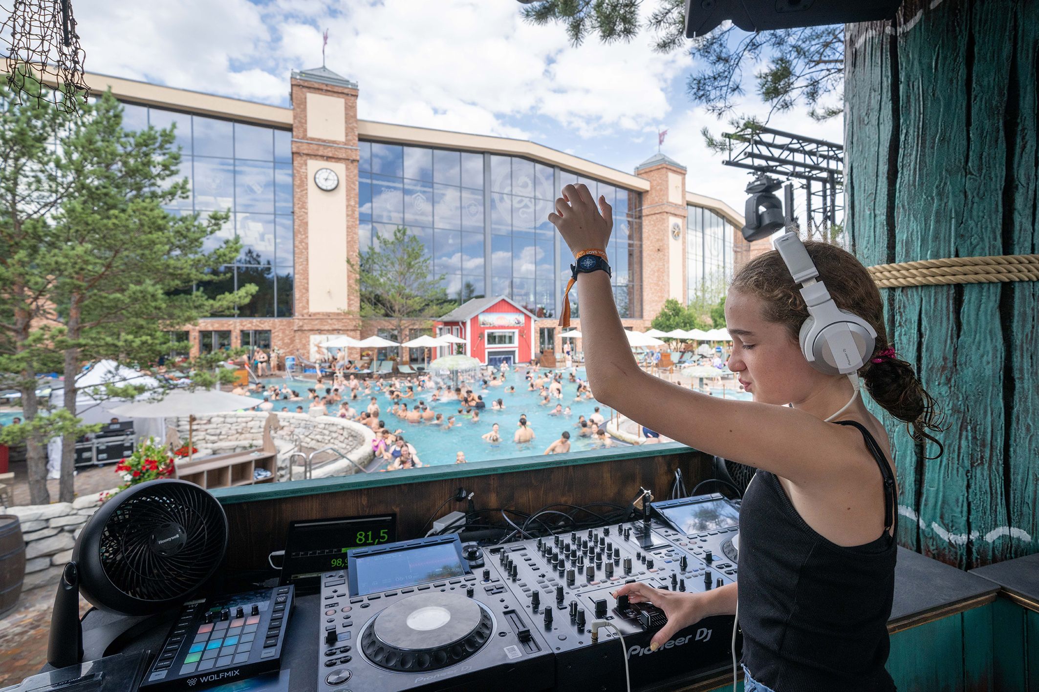 Bild zu Internationale Kids-DJs in Rulantica