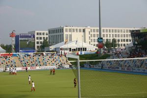 Bild zu Neptunus installierte temporäre Gebäude für Hockey-EM 2011 