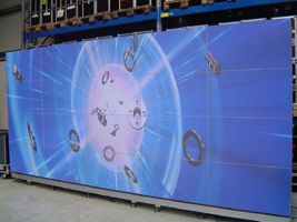 Bild zu Neueste Generation: media² vermietet stegloses Plasma Display 4220R