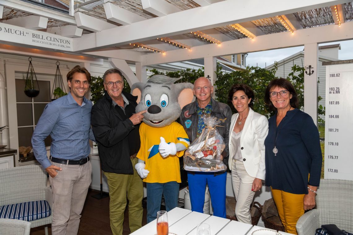 Bild zu Alte Freundschaft seit Jahrzehnten: Zirkus-Ikone Rolf Knie feiert seinen Geburtstag im Europa-Park