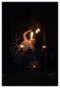 Bild zu Premiere: Theatrale Feuershow von mosaique 