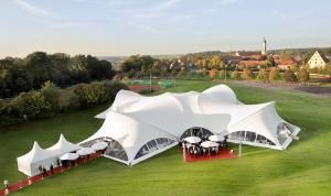 Bild zu Opera-Tent baut für die 50 Jahre Südpack Jubiläumsfeier