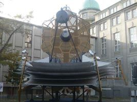 Bild zu stagegroup rückte Weltraumteleskop im Deutschen Museum ins rechte Licht