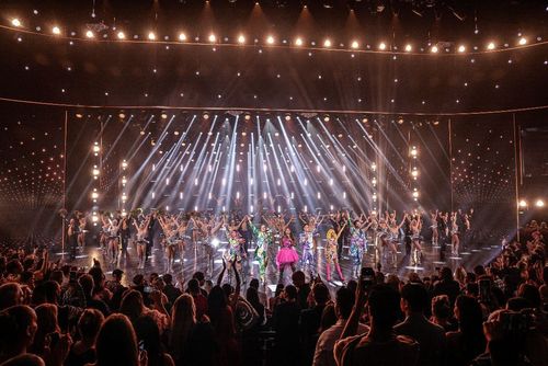 Bild zu Traumstart in Berlin: Friedrichstadt-Palast bringt mit der Weltpremiere von BLINDED by DELIGHT die Hauptstadt zum Träumen