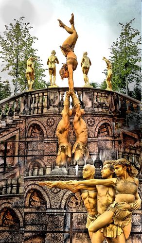 Bild zu Eyecatcher und Akrobatikperformer für Openairs und Festivals - Die goldenen Statuen von LaMetta