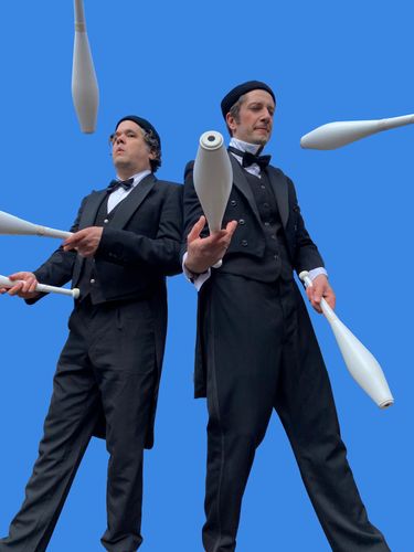 Bild zu FORZARELLO 2.0 – neues Programm: JUGGLE & DRUM!