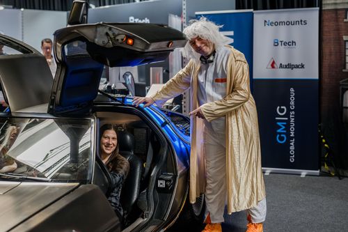 Bild zu Jubiläumsevent im Energiepark: 40 Jahre SYSTEAM – Hausmesse „INFORM“ zurück in die 80er