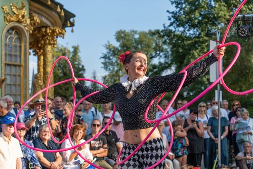 Bild zu Hula-Hoop-Straßenshow - Artistik unter freiem Himmel