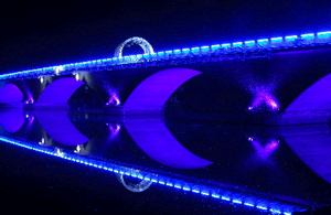 Bild zu Helicon-Media illuminiert Stadtbrücke in Schwedt