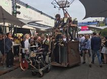 De Coronas: Eventband macht mit eigener Wunsch-App Stimmung