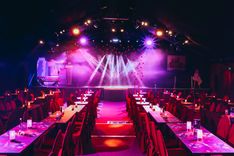 X-MAS trifft SHOW-BUSINESS – Ihre Weihnachtsfeier im Varieté et cetera!