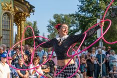 Hula-Hoop-Straßenshow - Artistik unter freiem Himmel