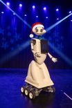 KI-Weihnachtsfeier mit Roboter-Weihnachtsmann