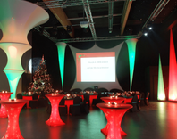 Festliche Magie mit weihnachtlicher Eventdekoration
